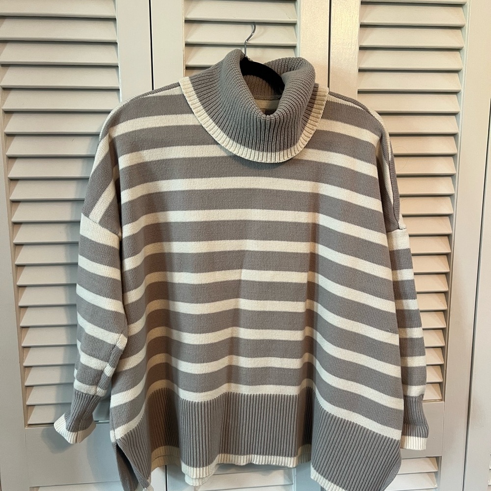 Loft size L - Striped Gray and Cream Turtleneck Sweater